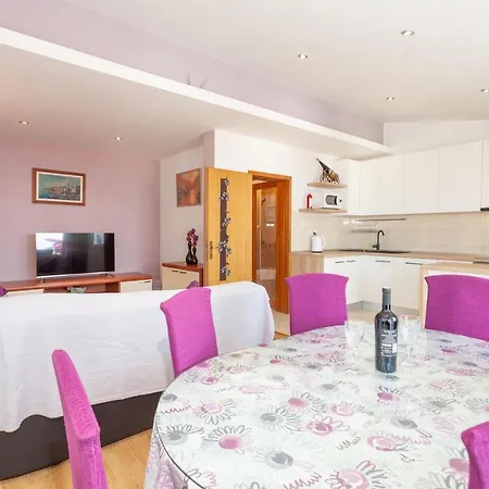 Prlic 3 * Makarska